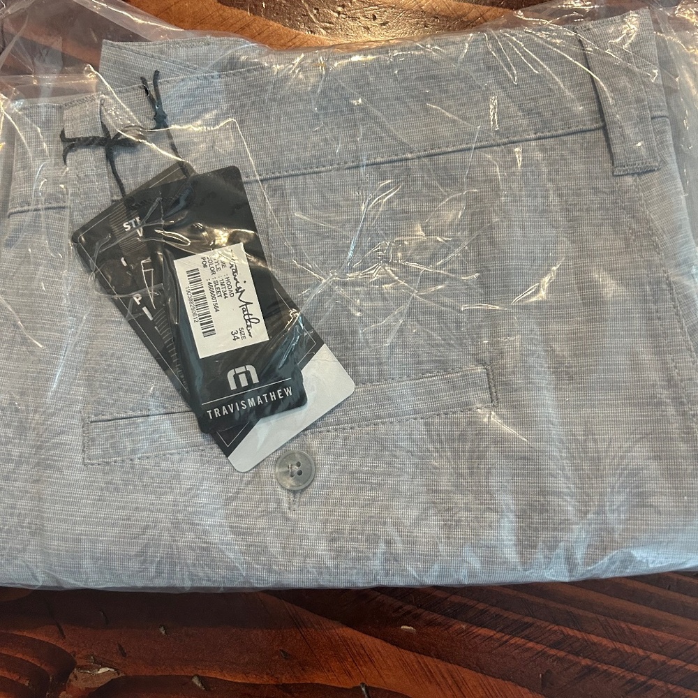 Men's Travis Mathew Grey Size 34 Shorts Brand New and Still In Packaging